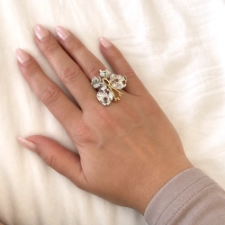 Sommerfugl ring i smykke�ske klar til gave — ametyst, granat og bl� topas i s�lv med 18k guld